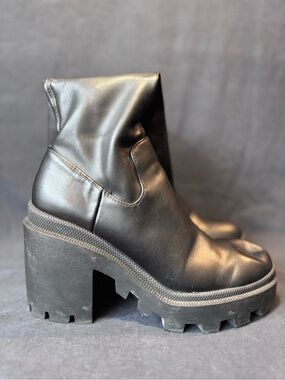 Steve Madden Black Chunky Ladder Heel Platform Ankle Boots